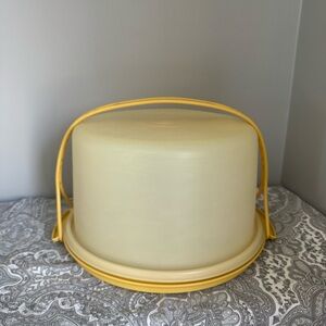 Vintage Cake Carrier